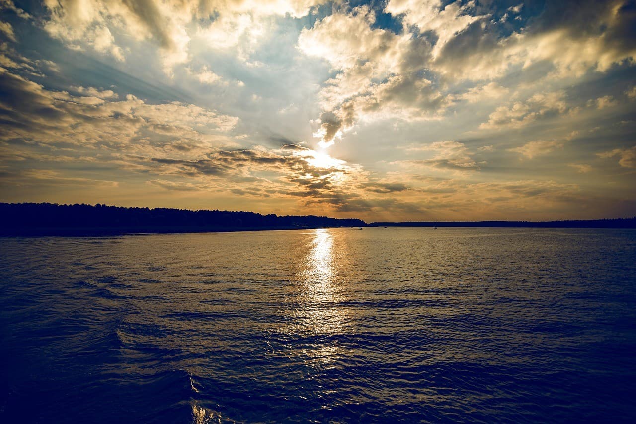 Dlaczego Mazury to idealne miejsce na obóz sportowy dla dzieci i młodzieży?