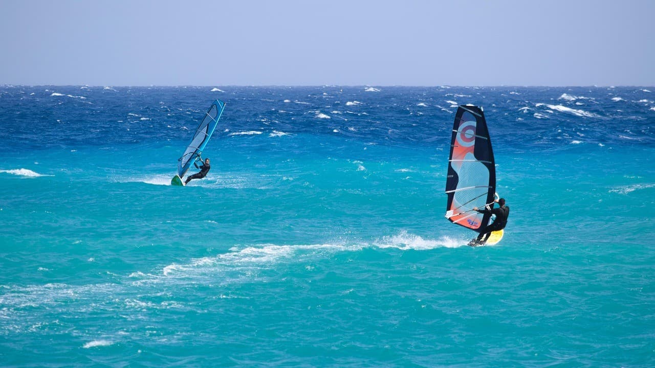 From Swimming to Windsurfing – Water Sports Tailored to Your Child’s Age